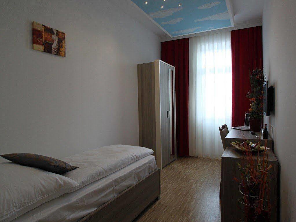 Hotel Kavun Мюнхен Екстериор снимка